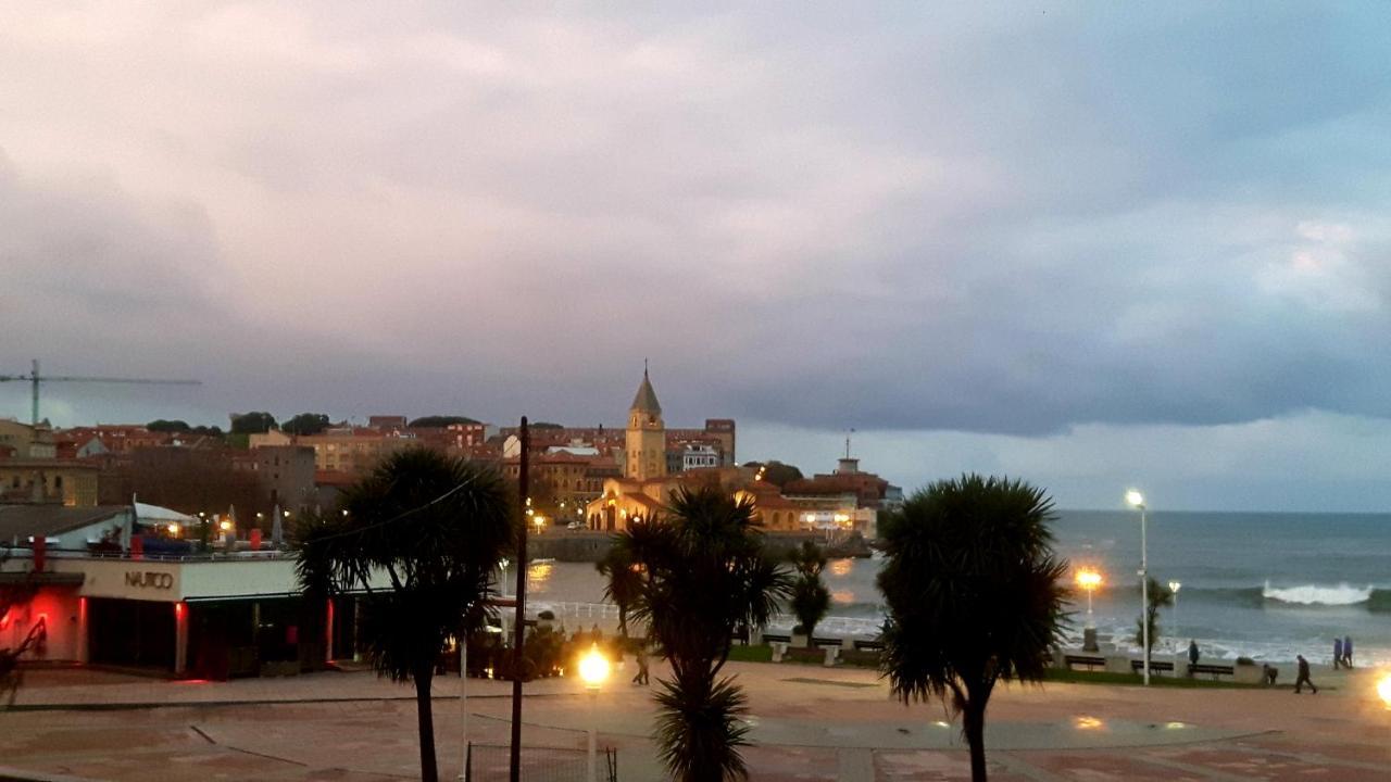 Appartamento Apartamento La Escalerona Con Vistas Al Mar Gijón Esterno foto